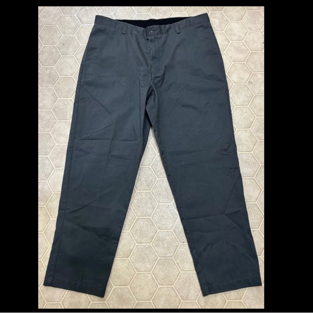 Men's 37 x 30 L. L. Bean 100% Cotton Classic Fit Flat Front Grey Chino Pants